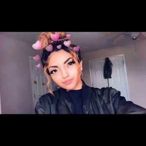 Meet your Posher, Jennifer 💛✨